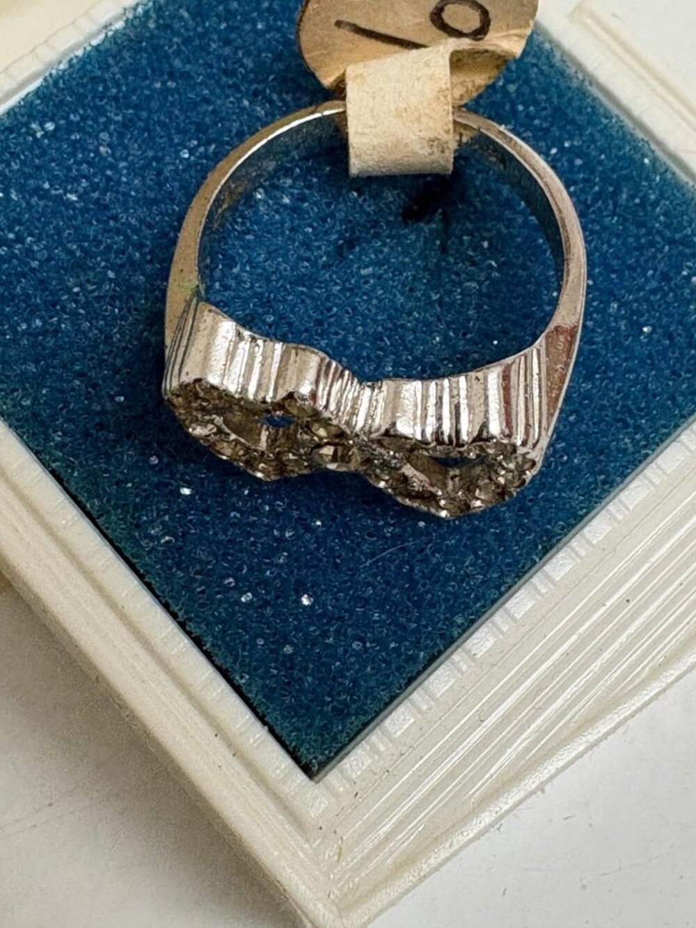 Vintage Women's Double Heart Rhinestone Ring Size Unknown QXT HGE